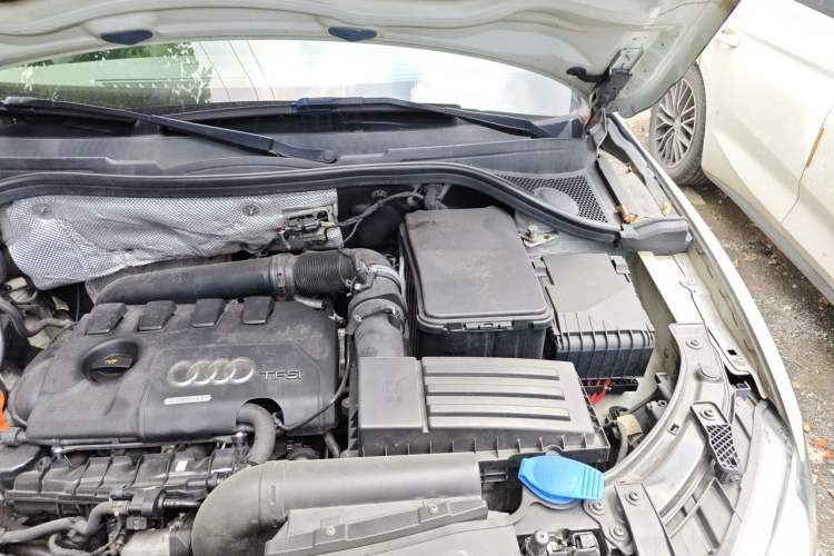 Used Audi Q3 2013 35 TFSI quattro Comfort Model Engine Bay Left