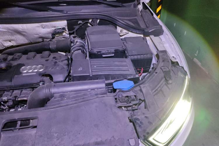 Used Audi Q3 2013 35 TFSI quattro Comfort Model Engine Bay Left