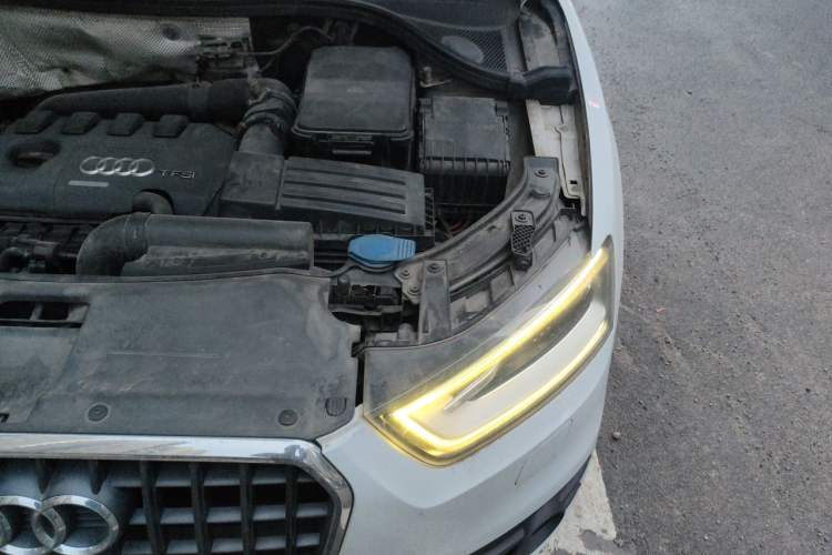 Used Audi Q3 2013 35 TFSI quattro Comfort Model Engine Bay Left