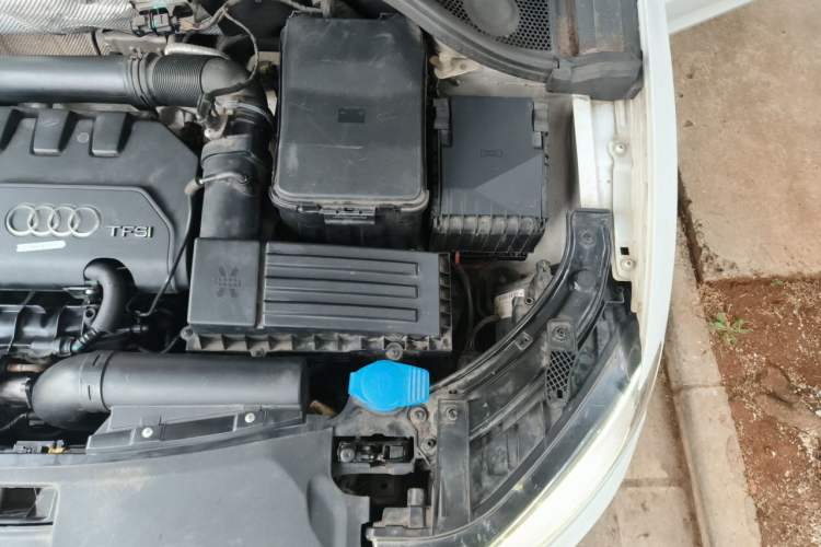 Used Audi Q3 2013 35 TFSI Comfort Model Engine Bay Left