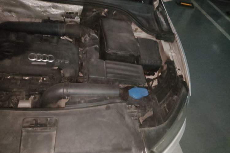 Used Audi Q3 2013 35 TFSI Comfort Model Engine Bay Left