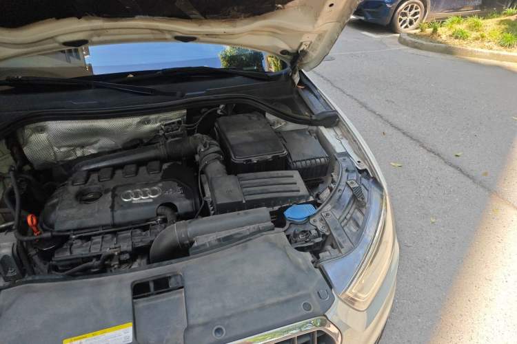 Used Audi Q3 2013 35 TFSI Comfort Model Engine Bay Left