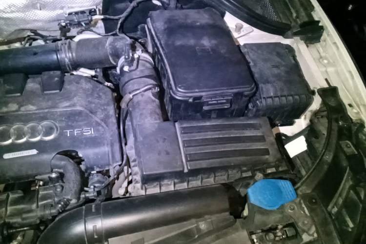 Used Audi Q3 2013 35 TFSI Comfort Model Engine Bay Left