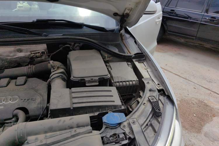 Used Audi Q3 2013 35 TFSI quattro Comfort Model Engine Bay Left
