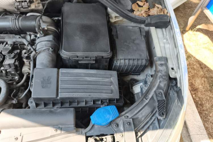 Used Audi Q3 2013 35 TFSI Comfort Model Engine Bay Left