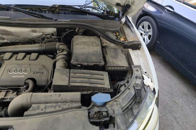 Used Audi Q3 2013 35 TFSI Comfort Model Engine Bay Left
