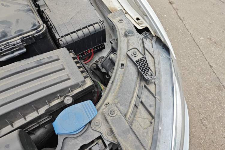 Used Audi Q3 2013 35 TFSI Comfort Model Engine Bay Left
