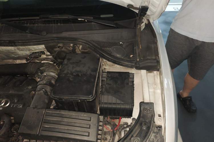 Used Audi Q3 2013 35 TFSI quattro Comfort Model Engine Bay Left
