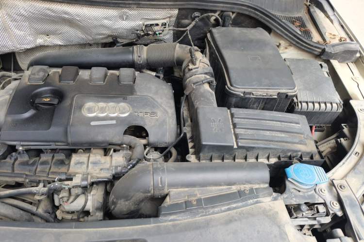 Used Audi Q3 2013 35 TFSI Comfort Model Engine Bay Left