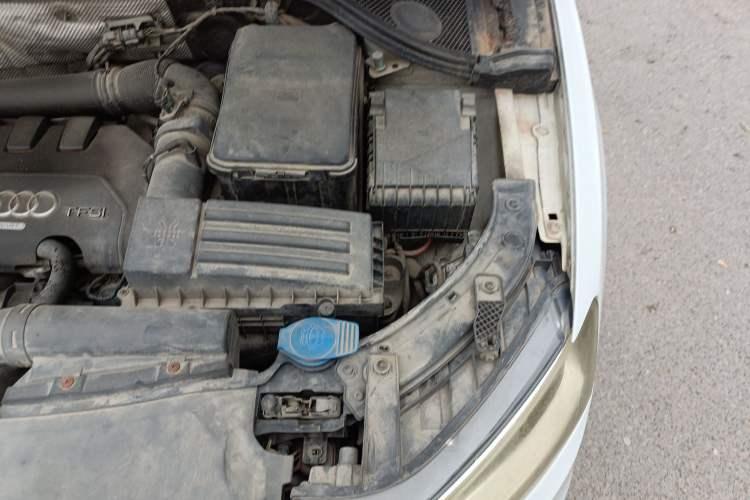Used Audi Q3 2013 35 TFSI Comfort Model Engine Bay Left