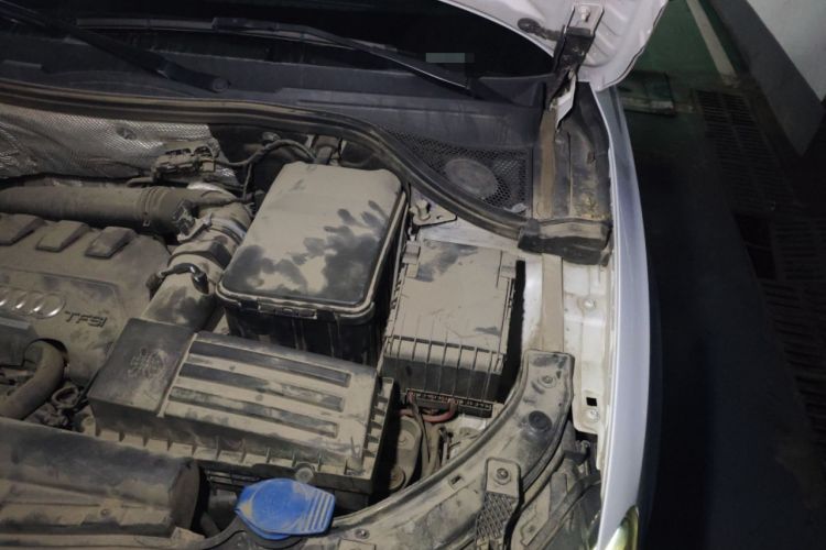 Used Audi Q3 2013 35 TFSI Comfort Model Engine Bay Left