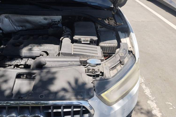 Used Audi Q3 2013 35 TFSI Comfort Model Engine Bay Left