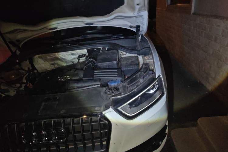 Used Audi Q3 2013 35 TFSI quattro Luxury Model Engine Bay Left