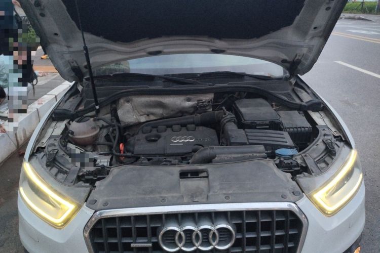 Used Audi Q3 2013 35 TFSI quattro Comfort Model Engine Bay