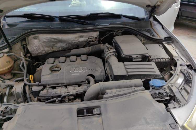 Used Audi Q3 2013 35 TFSI quattro Comfort Model Engine Bay