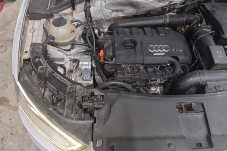 Used Audi Q3 2013 35 TFSI Comfort Model Engine Bay Right