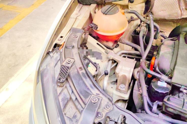 Used Audi Q3 2013 35 TFSI Comfort Model Engine Bay Right