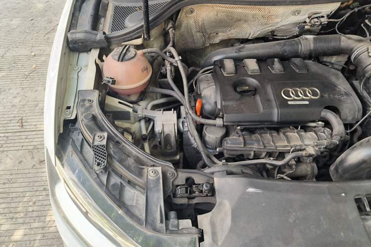Used Audi Q3 2013 35 TFSI Comfort Model Engine Bay Right