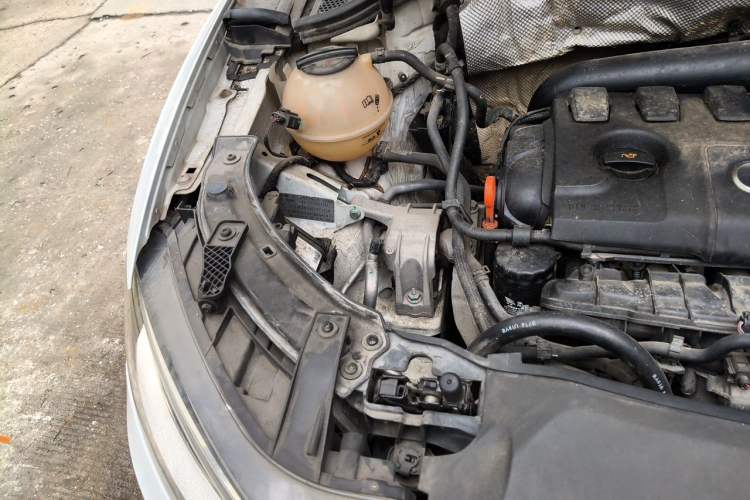 Used Audi Q3 2013 35 TFSI Comfort Model Engine Bay Right