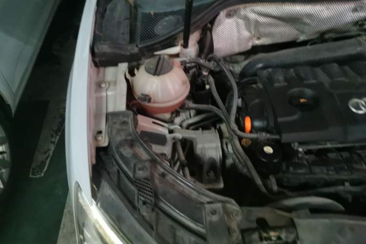 Used Audi Q3 2013 35 TFSI Comfort Model Engine Bay Right