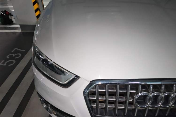 Used Audi Q3 2013 35 TFSI Comfort Model Engine Bay Right