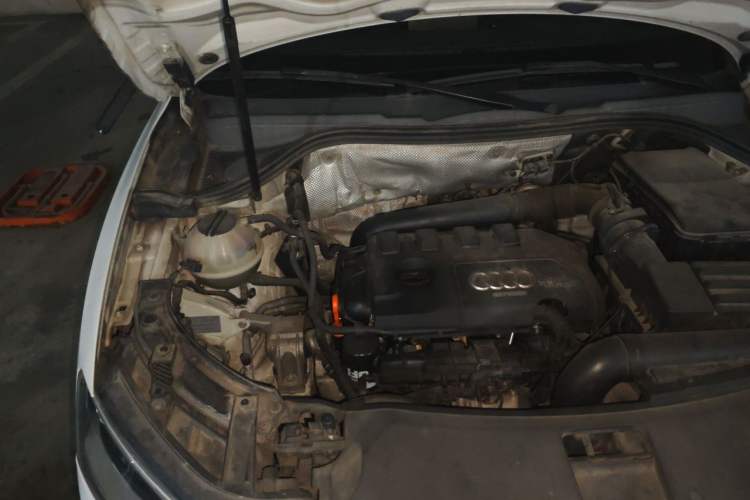 Used Audi Q3 2013 35 TFSI quattro Luxury Model Engine Bay Right