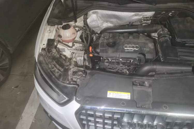 Used Audi Q3 2013 35 TFSI Comfort Model Engine Bay Right