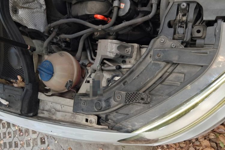 Used Audi Q3 2013 35 TFSI Comfort Model Engine Bay Right