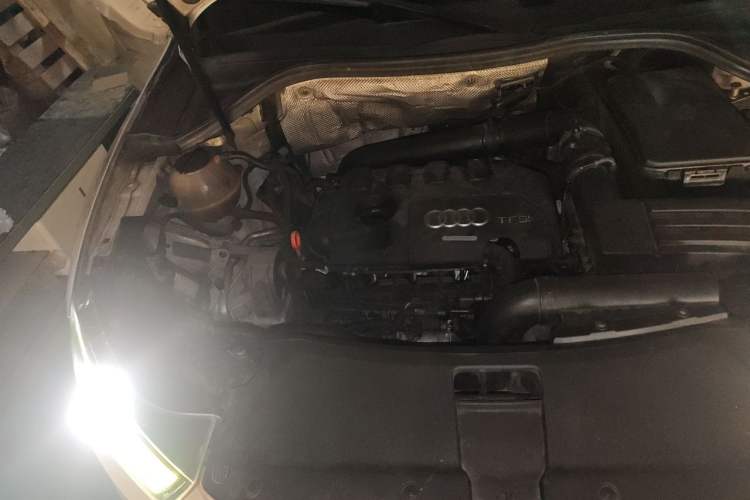 Used Audi Q3 2013 35 TFSI quattro Technology Edition Engine Bay Right