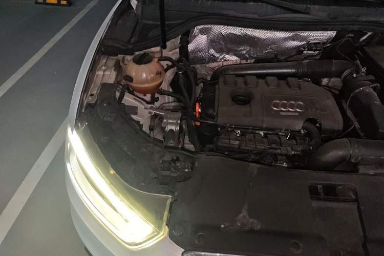 Used Audi Q3 2013 35 TFSI quattro Technology Edition Engine Bay Right