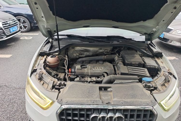 Used Audi Q3 2013 35 TFSI Comfort Model Engine Bay Right