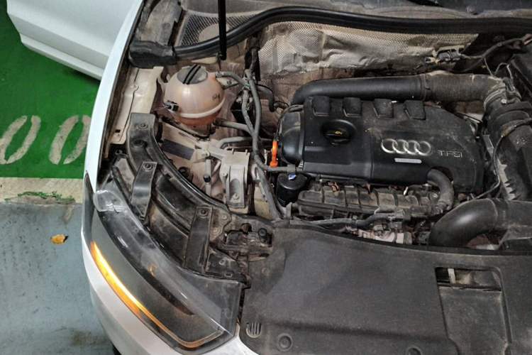 Used Audi Q3 2013 35 TFSI Comfort Model Engine Bay Right