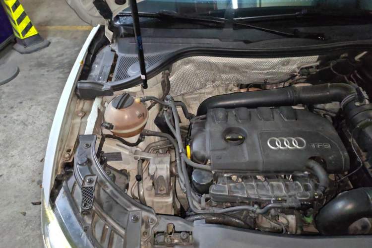 Used Audi Q3 2013 35 TFSI quattro Comfort Model Engine Bay Right