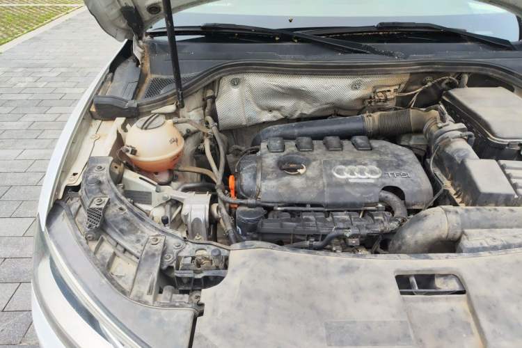 Used Audi Q3 2013 35 TFSI quattro Comfort Model Engine Bay Right
