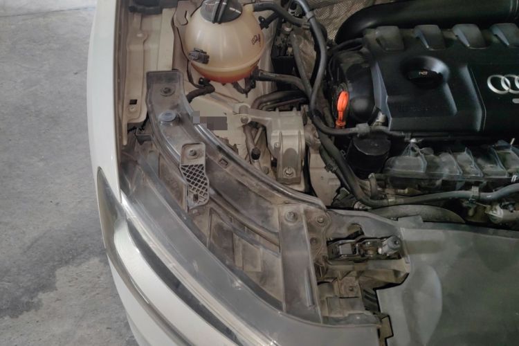 Used Audi Q3 2013 35 TFSI Comfort Model Engine Bay Right