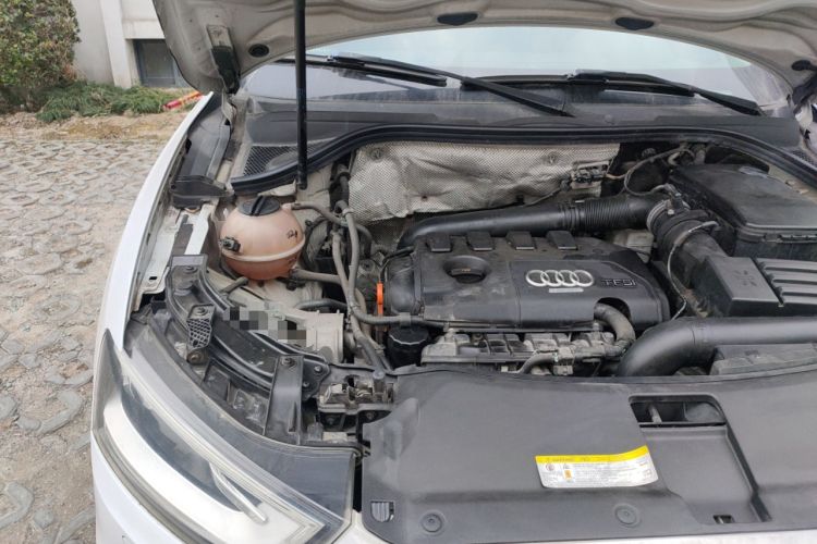Used Audi Q3 2013 35 TFSI Comfort Model Engine Bay Right