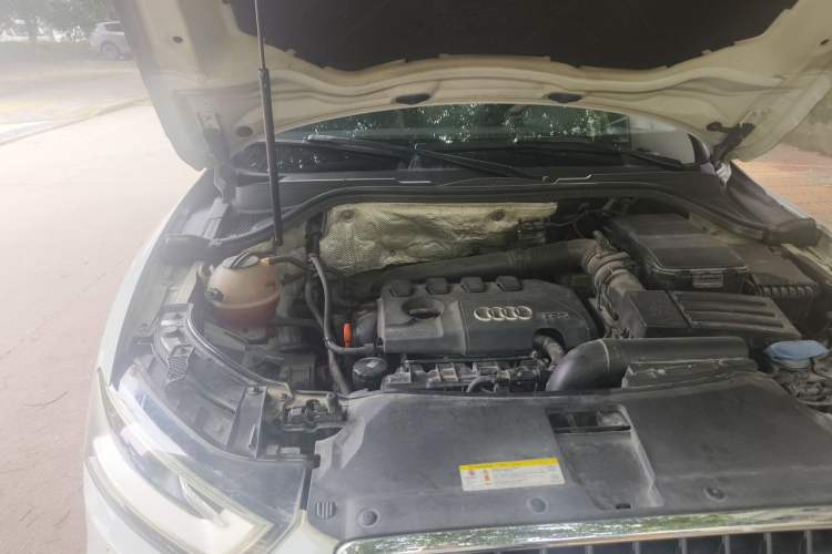 Used Audi Q3 2013 35 TFSI Comfort Model Engine Bay Right