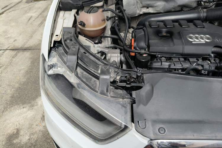 Used Audi Q3 2013 35 TFSI Ambition Edition Engine Bay Right
