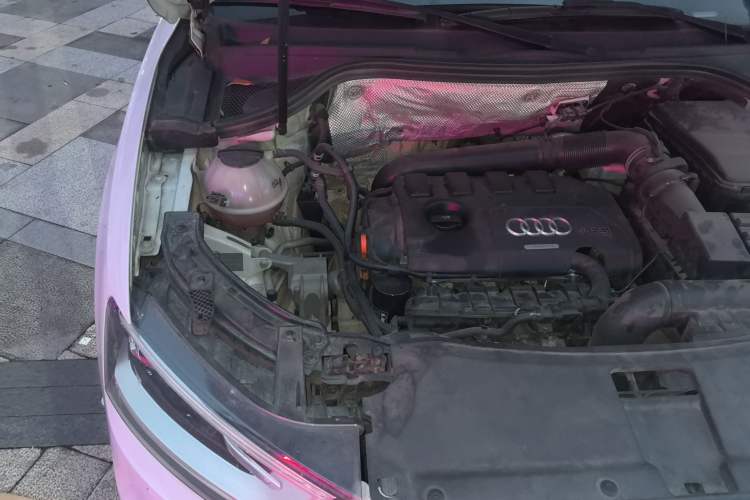 Used Audi Q3 2013 35 TFSI Comfort Model Engine Bay Right