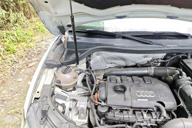 Used Audi Q3 2013 35 TFSI quattro Comfort Model Engine Bay Right