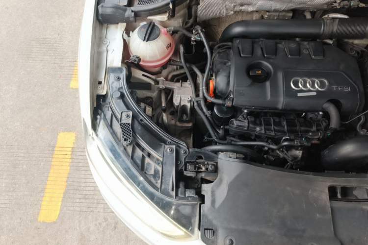 Used Audi Q3 2013 35 TFSI Comfort Model Engine Bay Right