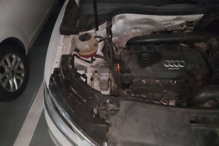 Used Audi Q3 2013 35 TFSI Comfort Model Engine Bay Right
