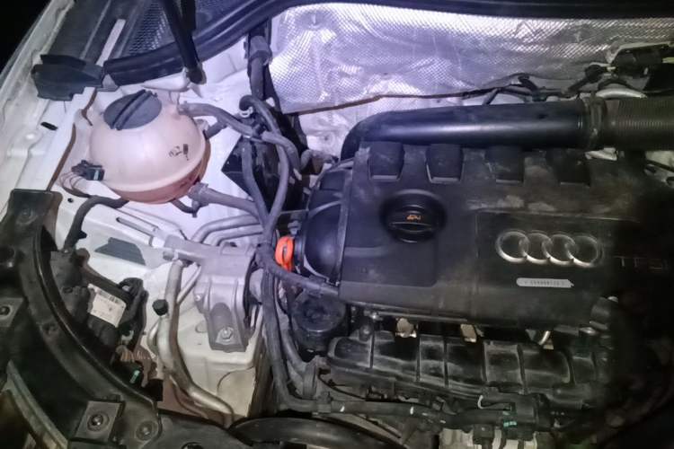 Used Audi Q3 2013 35 TFSI Comfort Model Engine Bay Right