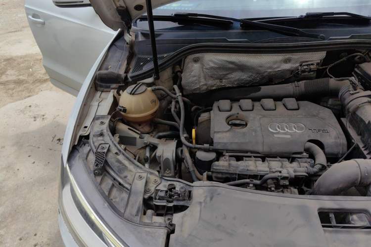 Used Audi Q3 2013 35 TFSI quattro Comfort Model Engine Bay Right
