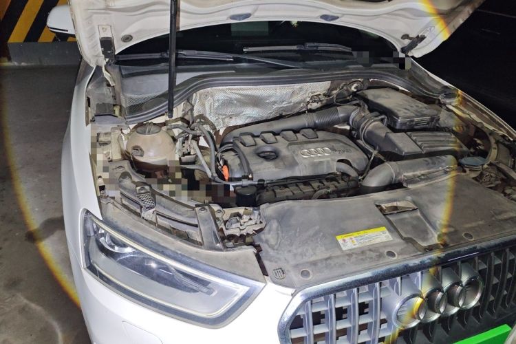 Used Audi Q3 2013 35 TFSI Comfort Model Engine Bay Right