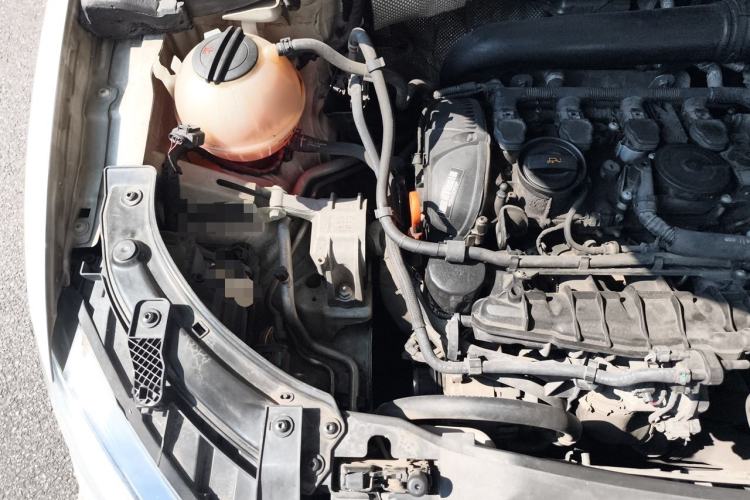 Used Audi Q3 2013 35 TFSI Comfort Model Engine Bay Right