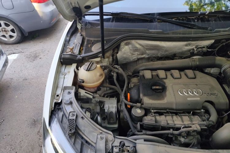 Used Audi Q3 2013 35 TFSI Comfort Model Engine Bay Right