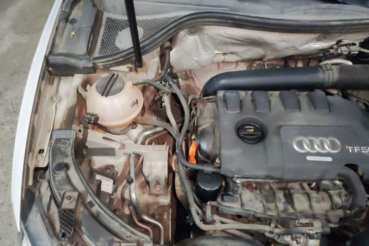 Used Audi Q3 2013 35 TFSI Comfort Model Engine Bay Right