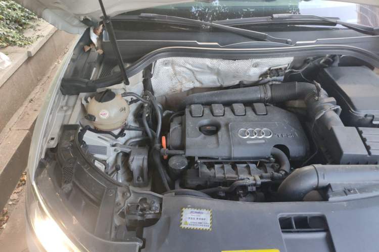 Used Audi Q3 2013 35 TFSI quattro Comfort Model Engine Bay Right