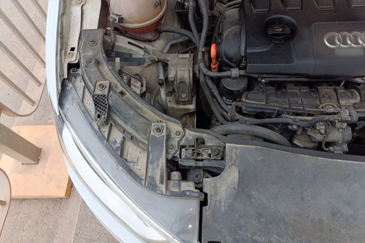 Used Audi Q3 2013 35 TFSI Comfort Model Engine Bay Right